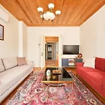 Nostalgic & Comfortable Historical Home! *
