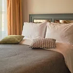 Nostalgic & Comfortable Historical Home! *