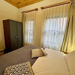 Βίλα Nostalgic & Comfortable Historical Home!