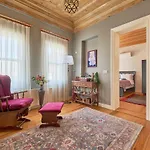 Βίλα Nostalgic & Comfortable Historical Home!