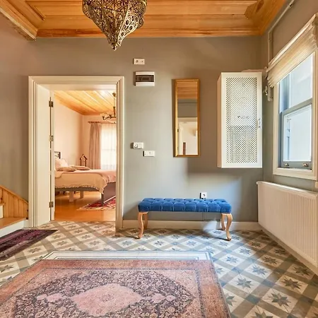 Βίλα Nostalgic & Comfortable Historical Home!