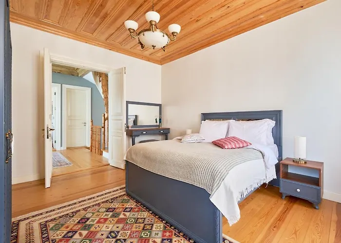 Nostalgic & Comfortable Historical Home!