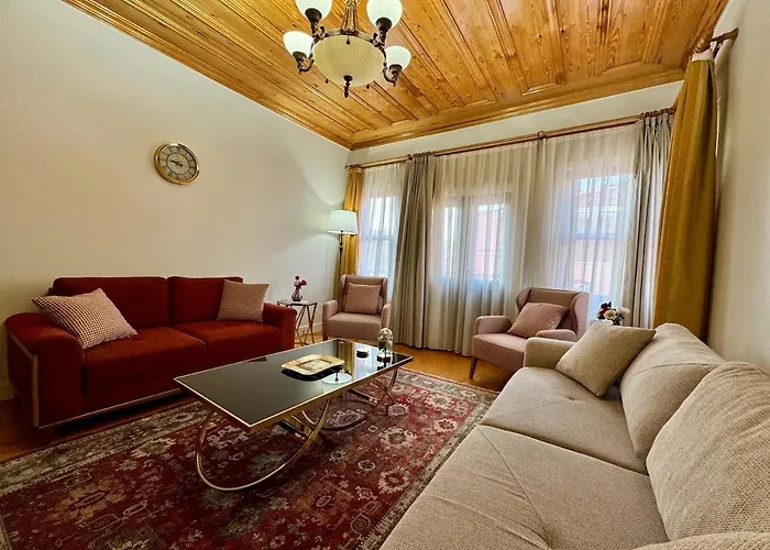 Nostalgic & Comfortable Historical Home! * Стамбул