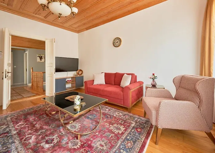 Nostalgic & Comfortable Historical Home! Вилла Стамбул
