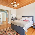 Nostalgic & Comfortable Historical Home!