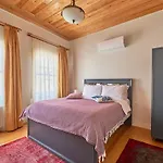 Nostalgic & Comfortable Historical Home! Вилла *