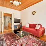 Nostalgic & Comfortable Historical Home! 빌라