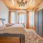 Вилла Nostalgic & Comfortable Historical Home!