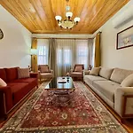 Вилла Nostalgic & Comfortable Historical Home! Стамбул