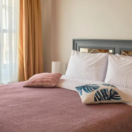 Nostalgic & Comfortable Historical Home! Vila