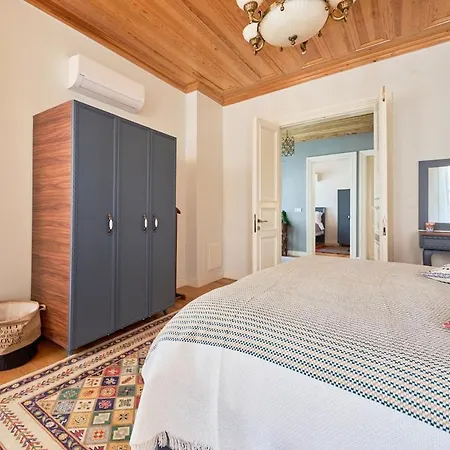 Vila Nostalgic & Comfortable Historical Home!