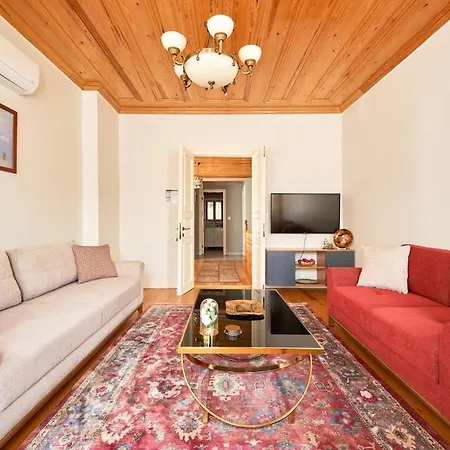 Nostalgic & Comfortable Historical Home! *