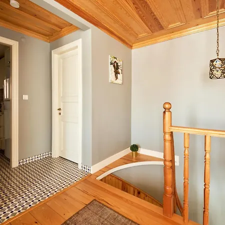 Vila Nostalgic & Comfortable Historical Home!