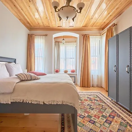 Vila Nostalgic & Comfortable Historical Home!