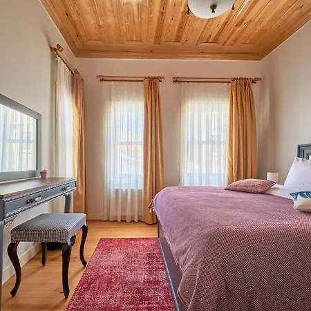 Nostalgic & Comfortable Historical Home!