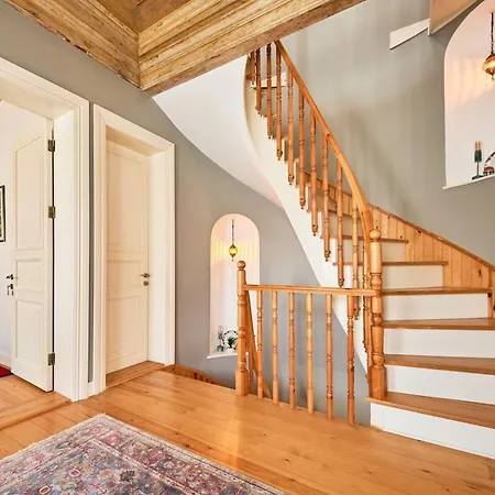 Nostalgic & Comfortable Historical Home!