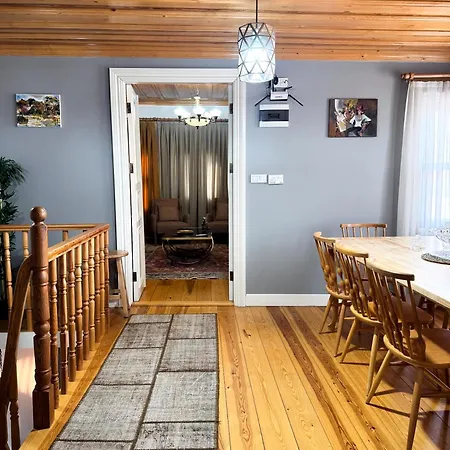 Nostalgic & Comfortable Historical Home! Willa *