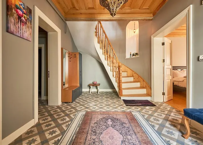 Nostalgic & Comfortable Historical Home! איסטמבול