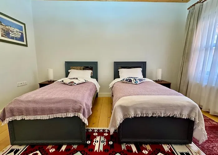 Nostalgic & Comfortable Historical Home! וילה *