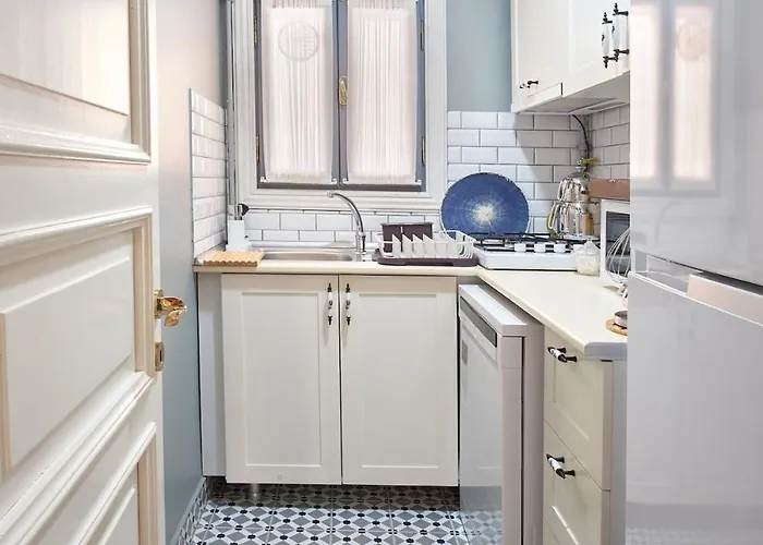 Nostalgic & Comfortable Historical Home!