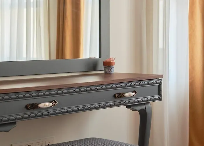 Nostalgic & Comfortable Historical Home! וילה