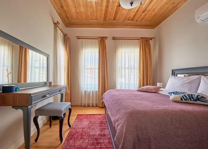 Nostalgic & Comfortable Historical Home!