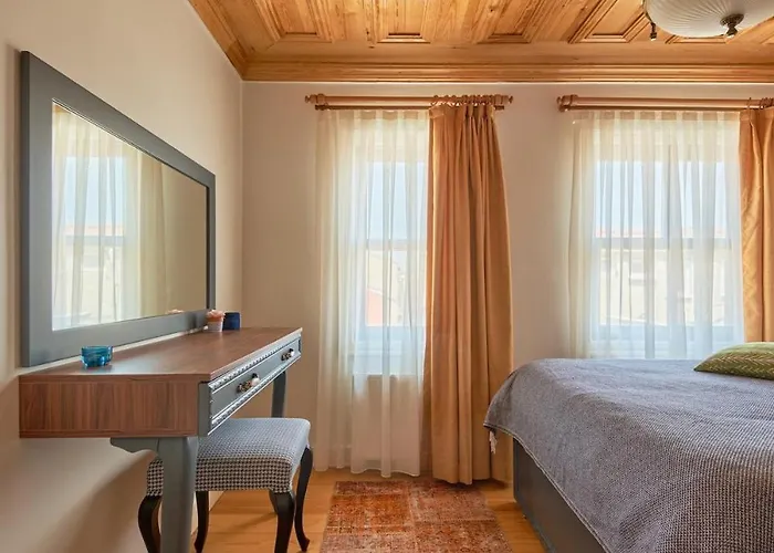 Nostalgic & Comfortable Historical Home! וילה *