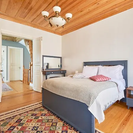 Nostalgic & Comfortable Historical Home!