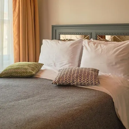 Nostalgic & Comfortable Historical Home! *