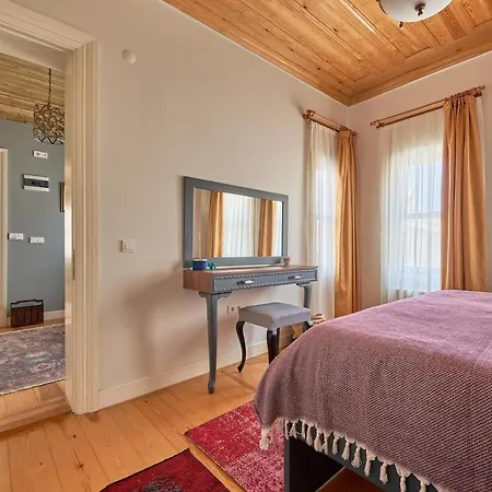 Вилла Nostalgic & Comfortable Historical Home!