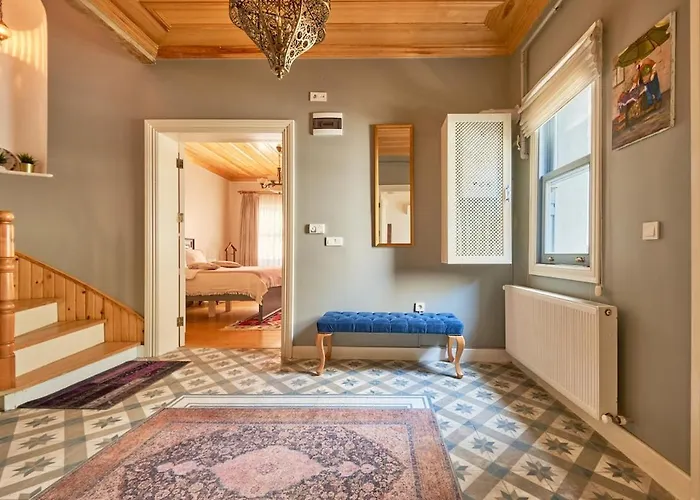 Вилла Nostalgic & Comfortable Historical Home!