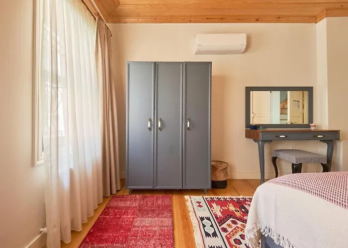 Villa Nostalgic & Comfortable Historical Home! *