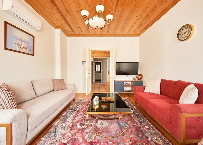 Nostalgic & Comfortable Historical Home! *