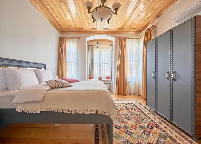 Вилла Nostalgic & Comfortable Historical Home!