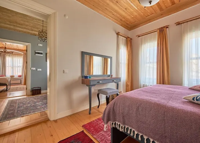 Вилла Nostalgic & Comfortable Historical Home!