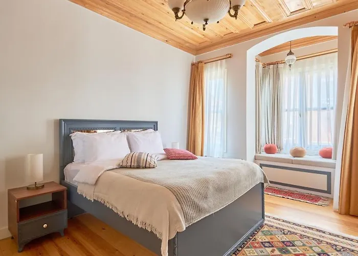 Nostalgic & Comfortable Historical Home! Вилла