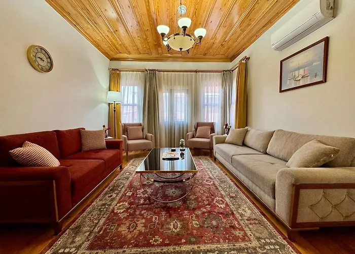 Вилла Nostalgic & Comfortable Historical Home! Стамбул