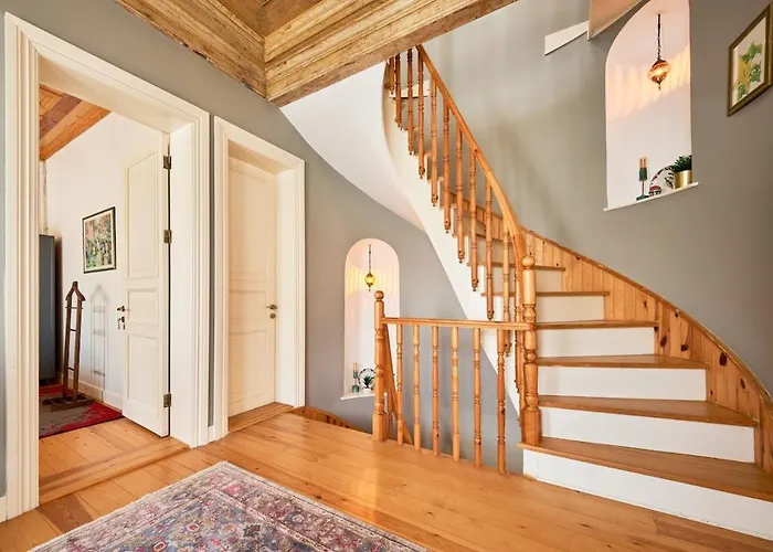 Nostalgic & Comfortable Historical Home!