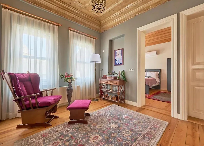 Вилла Nostalgic & Comfortable Historical Home!