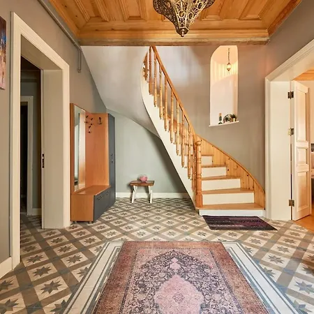 Nostalgic & Comfortable Historical Home! Istanbul