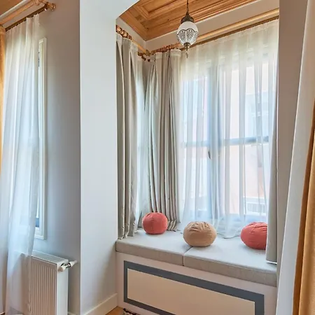 Villa Nostalgic & Comfortable Historical Home! *