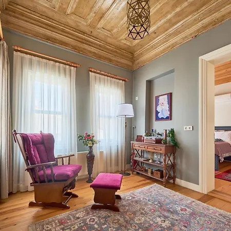 Villa Nostalgic & Comfortable Historical Home! *