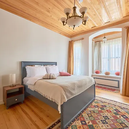 Nostalgic & Comfortable Historical Home! Villa