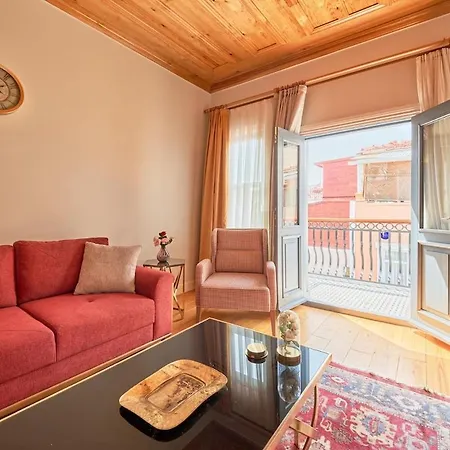 Nostalgic & Comfortable Historical Home! *
