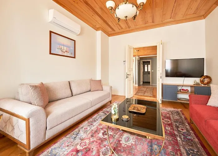 Nostalgic & Comfortable Historical Home! *