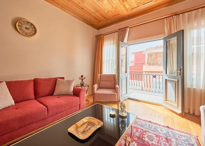 Nostalgic & Comfortable Historical Home! *