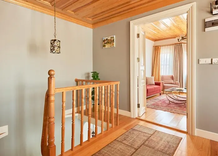 Nostalgic & Comfortable Historical Home! Βίλα